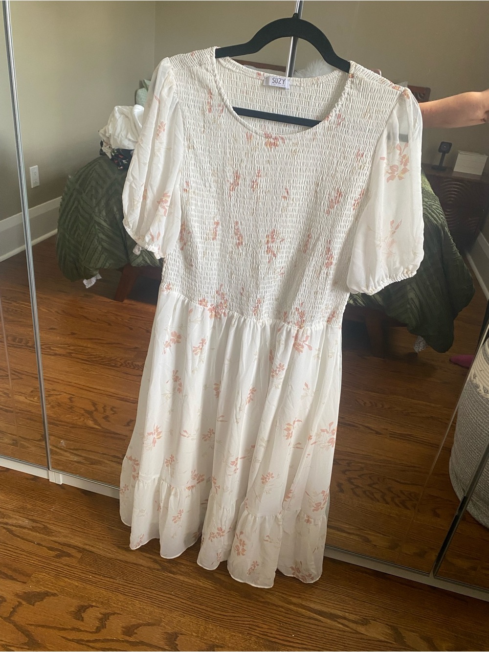 Suzy Shier White Floral Smocked Puff-Sleeve Dress
